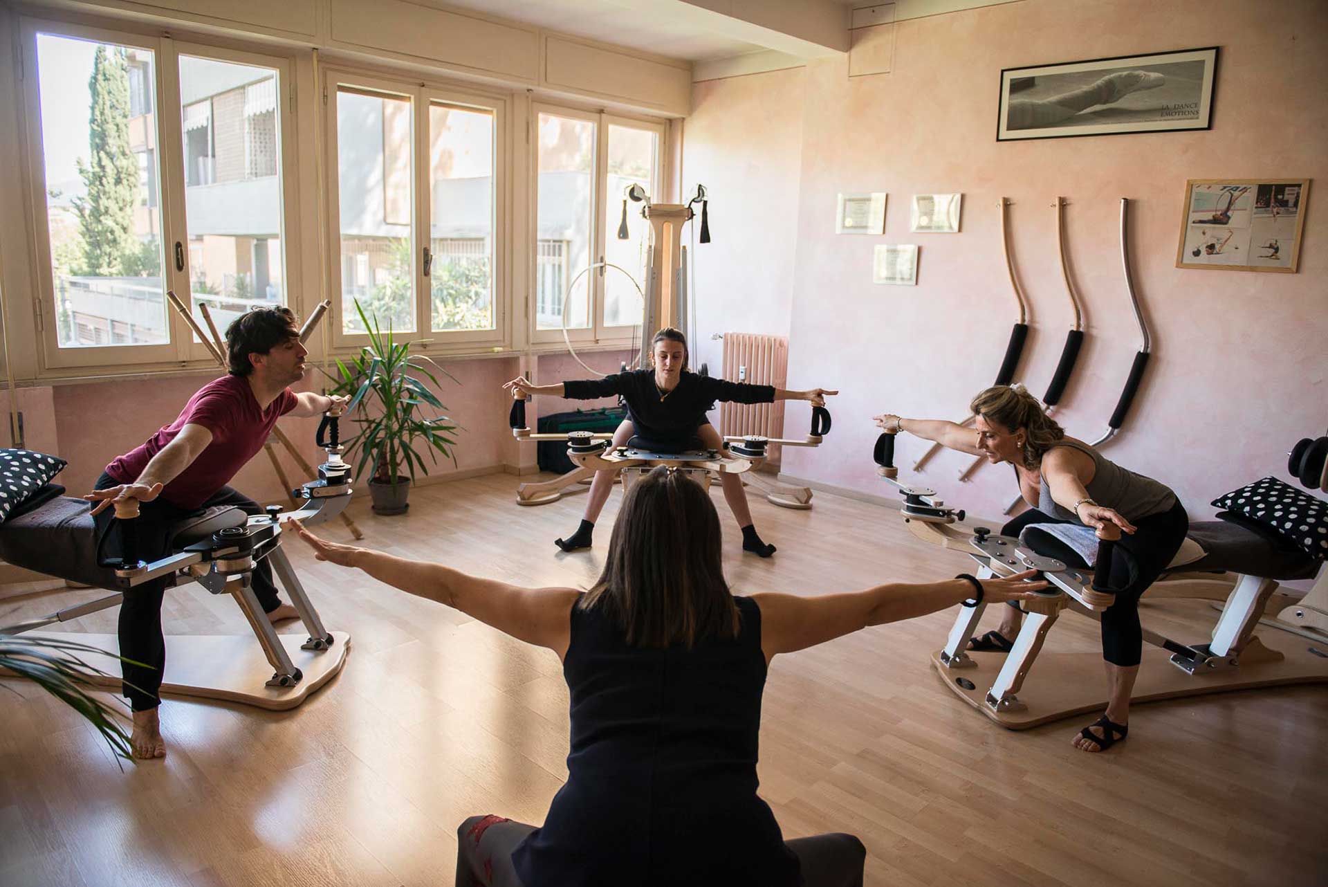 Wave Lab è un'associazione sportiva di Firenze, che svolge attività mirate a rieducare corpo e mente attraverso il movimento e discipline come il Gyrotonic.